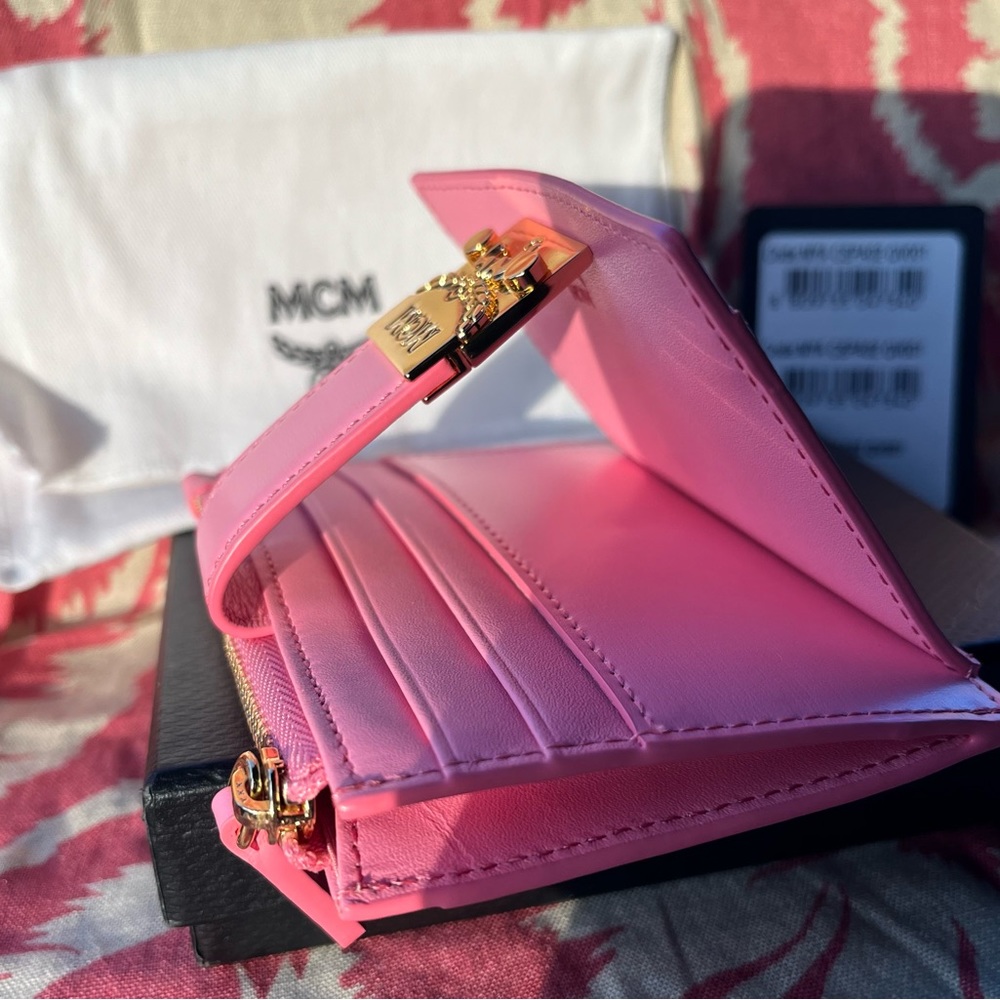 MCM 🎀 Pink NWT “Patricia” Zip Card Case/Wallet with Gold tone hardware 🎀 - Picture 5 of 12